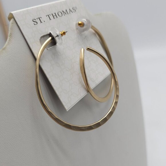St. Thomas Gold Tone Hammered Metal Twist Hoop Earrings NWTs - Picture 2 of 4